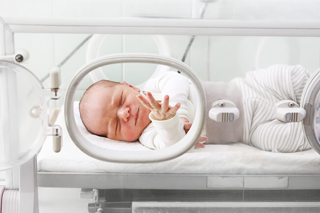 תינוק פג אינקובטור הנקה שבוע עידוד הנקה בנק חלב אם